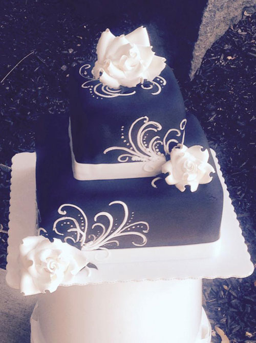 royal blue square wedding cakes